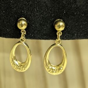 Crown Trifari Gold Dangle Earrings Clip On Style
